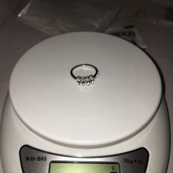 ANGLE DIAMOND RING - Picture 7 of 12